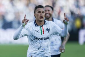 Nelson Deossa con la maglia del Monterrey