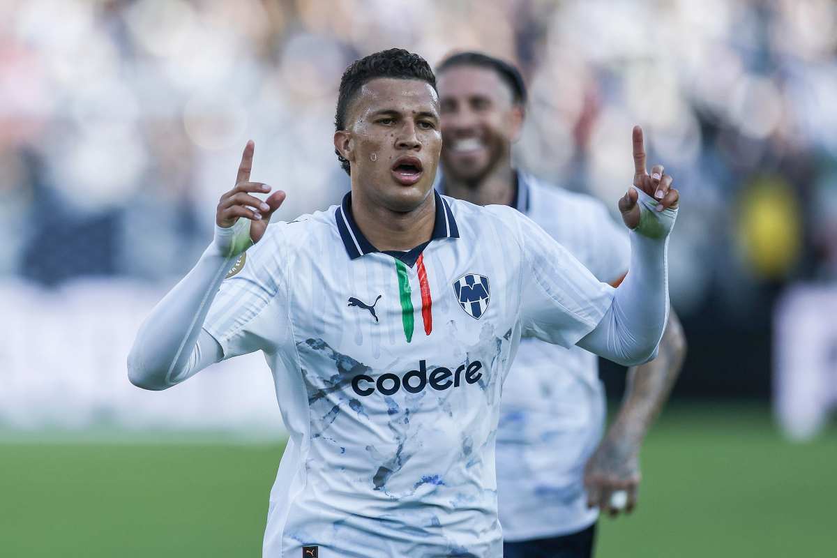 Nelson Deossa con la maglia del Monterrey