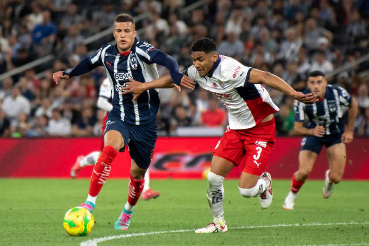 Nelson Deossa con la maglia del Monterrey