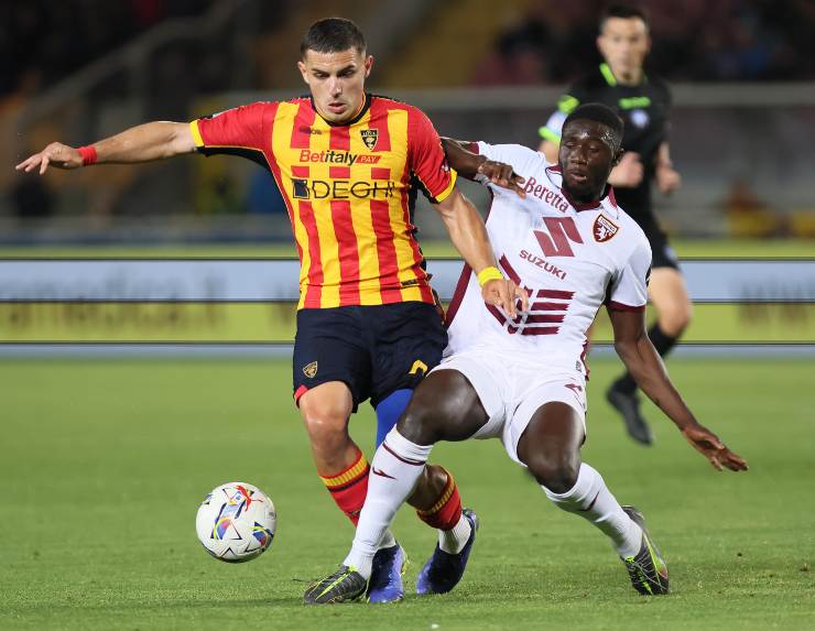 Nikola Krstovic in azione col Lecce