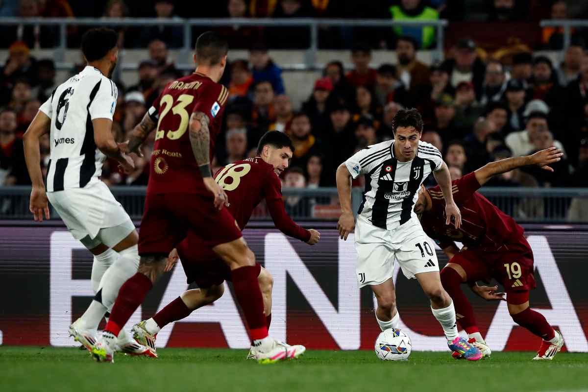 Roma e Juventus in campo all'Olimpico