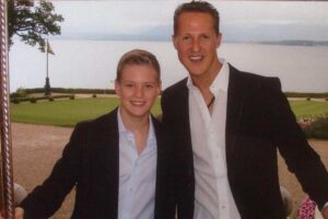 Michael e Mick Schumacher abbracciati