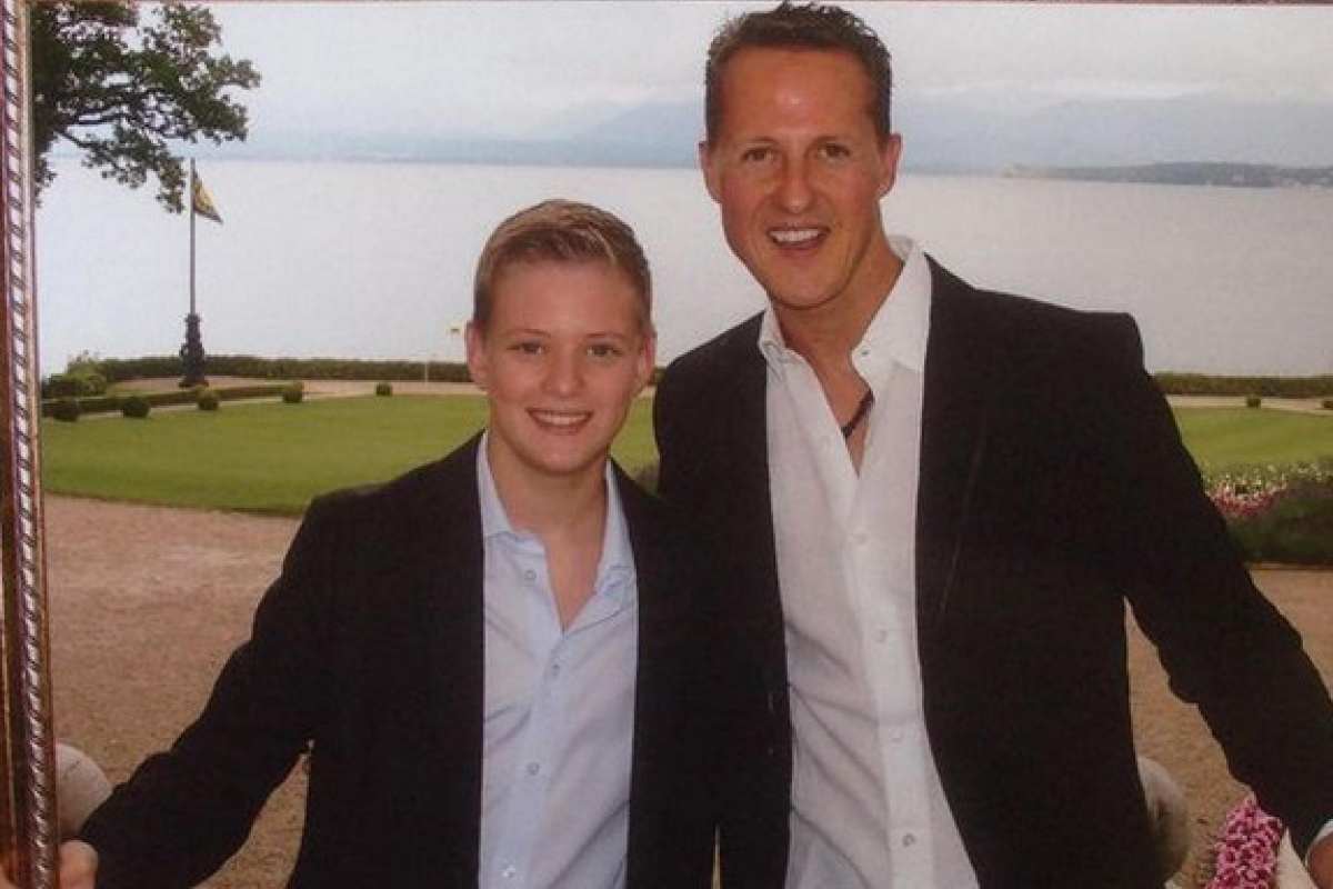 Michael e Mick Schumacher abbracciati
