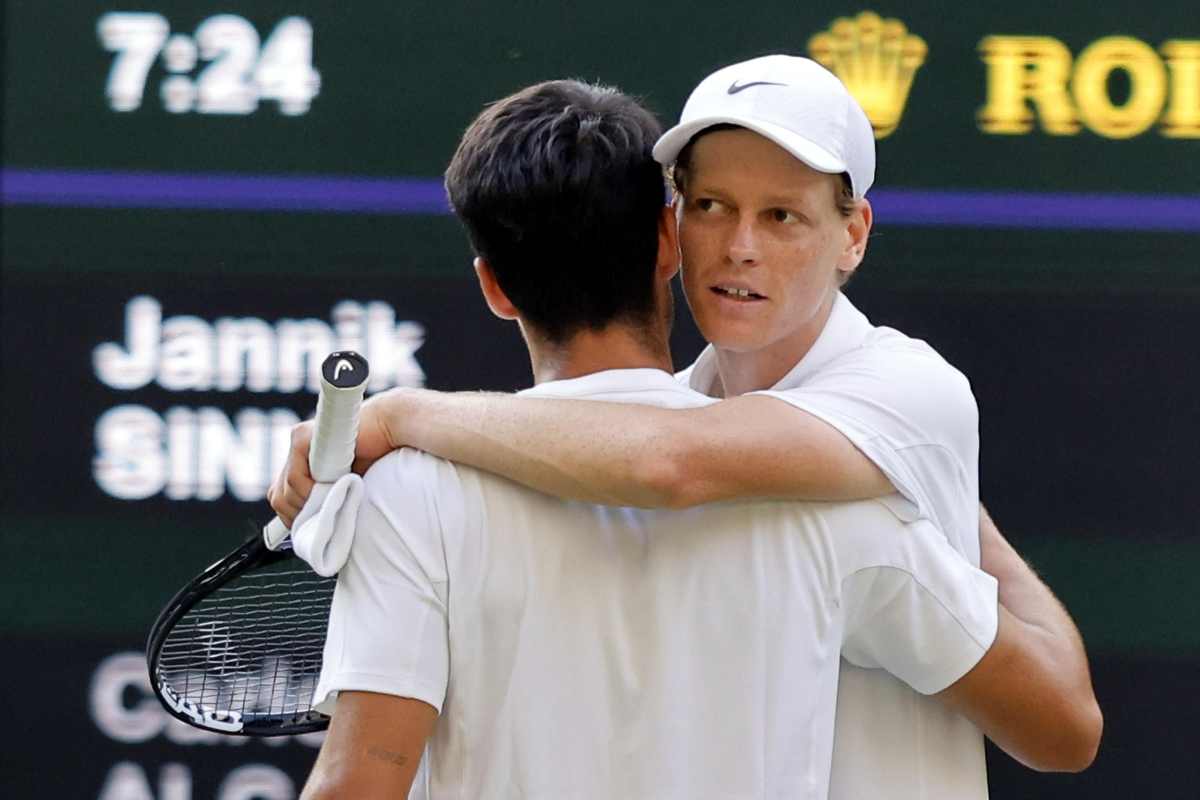 Sinner abbraccia Alcaraz a Wimbledon