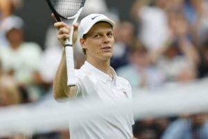 Sinner esulta a Wimbledon