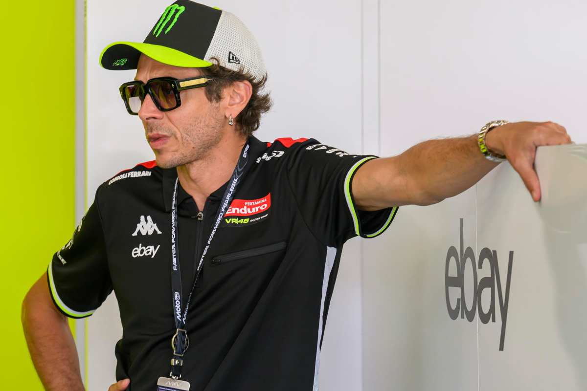 Rossi nel suo box MotoGP
