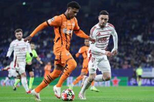 Vinicius Tobias porta palla con lo Shakhtar Donetsk - DajeRomatv.it