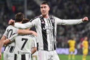 Vlahovic con la maglia della Juve