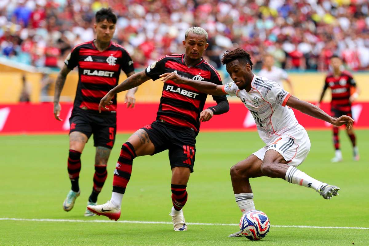Wesley a contrasto con Koman durante una partita