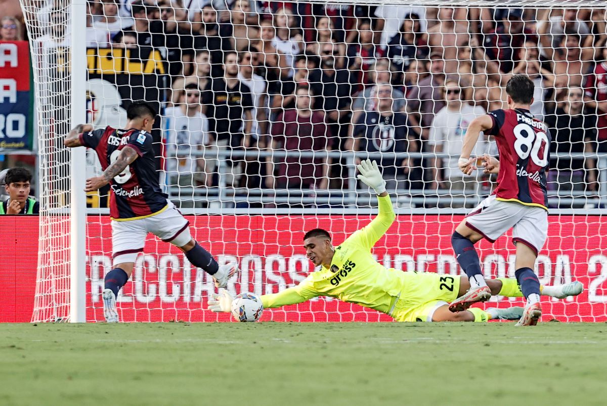 Devis Vasquez si allunga per parare un pallone