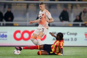 Dovbyk con la maglia della Roma