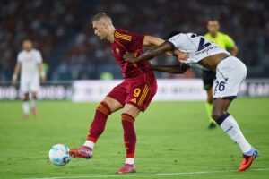 Dovbyk con la maglia della Roma