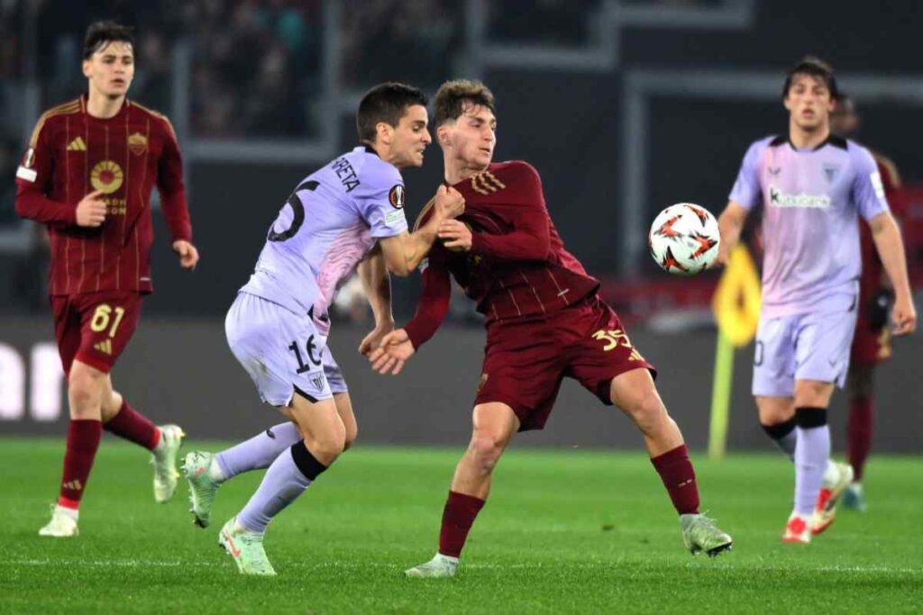 Baldanzi in campo con la Roma