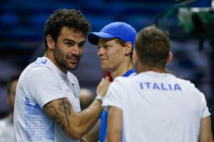 Berrettini abbraccia Sinner