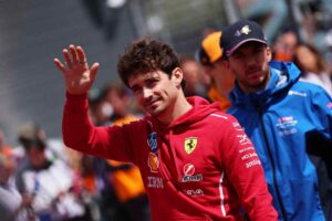 Leclerc saluta il pubblico