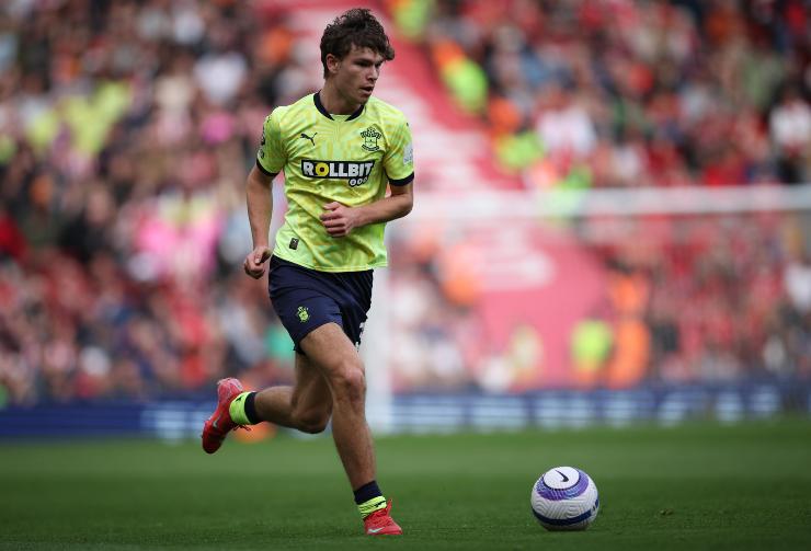 Tyler Dibling in azione con la maglia del Southampton