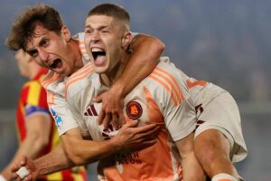 Dovbyk esulta dopo il gol al Lecce