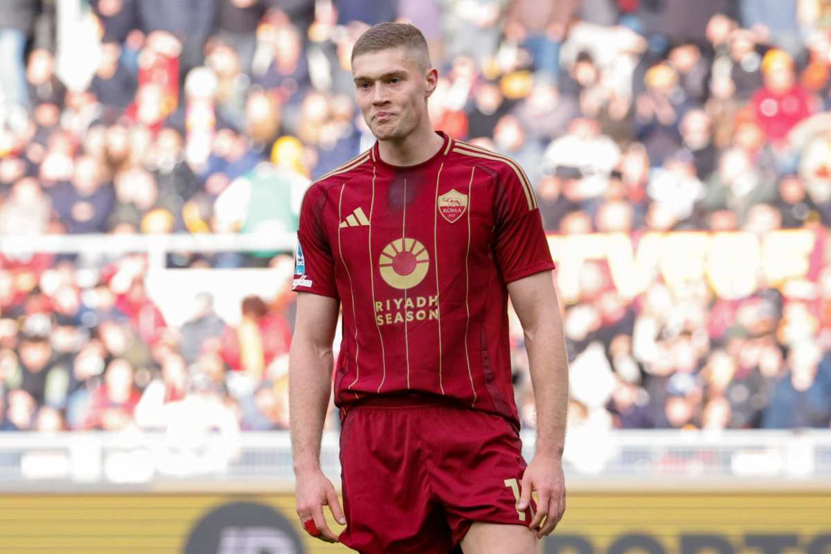 Artem Dovbyk con la maglia della Roma
