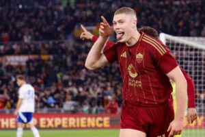 Dovbyk con la maglia della Roma