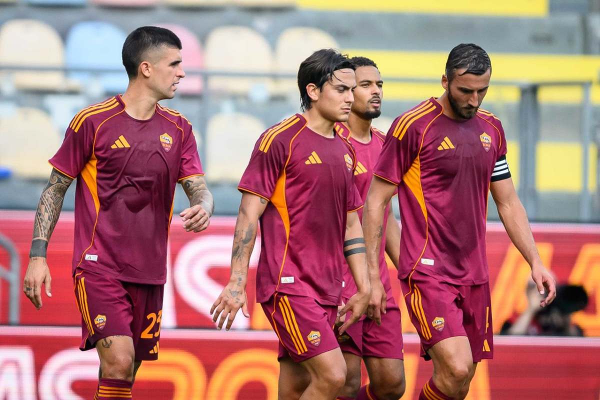 Dybala, Soulé e Cristante esultano dopo un gol