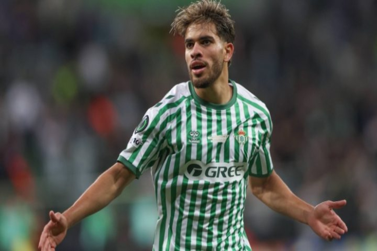 Elzzazouli con la maglia del Betis