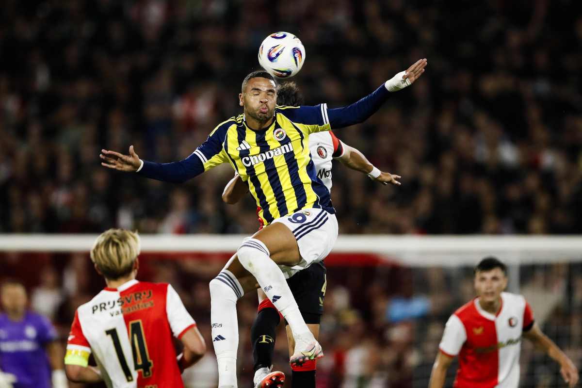 En-Nesyri con la maglia del Fenerbahce