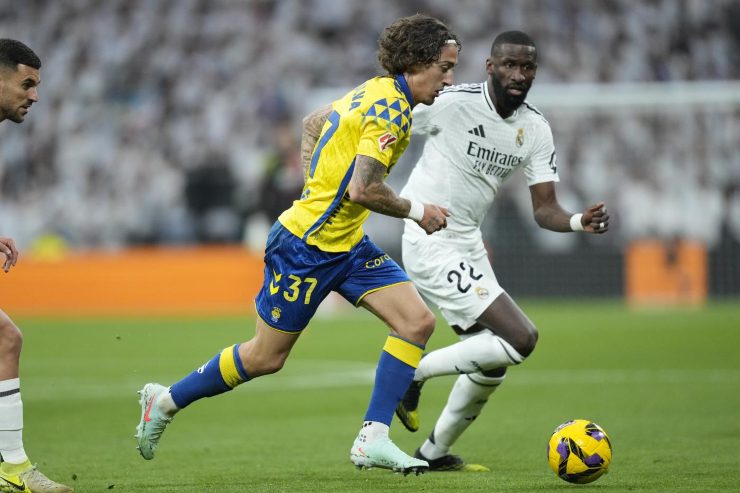 Fabio Silva in azione col Las Palmas