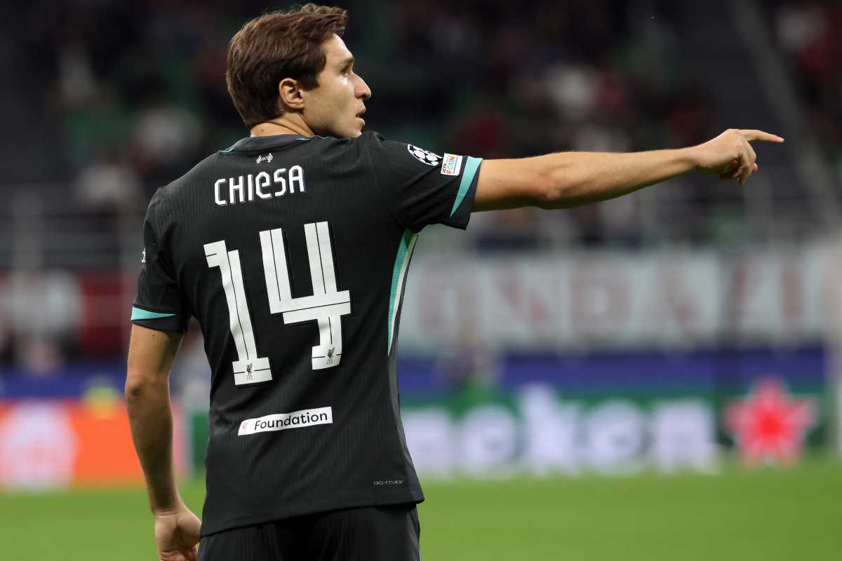 Federico Chiesa con la maglia del Liverpool