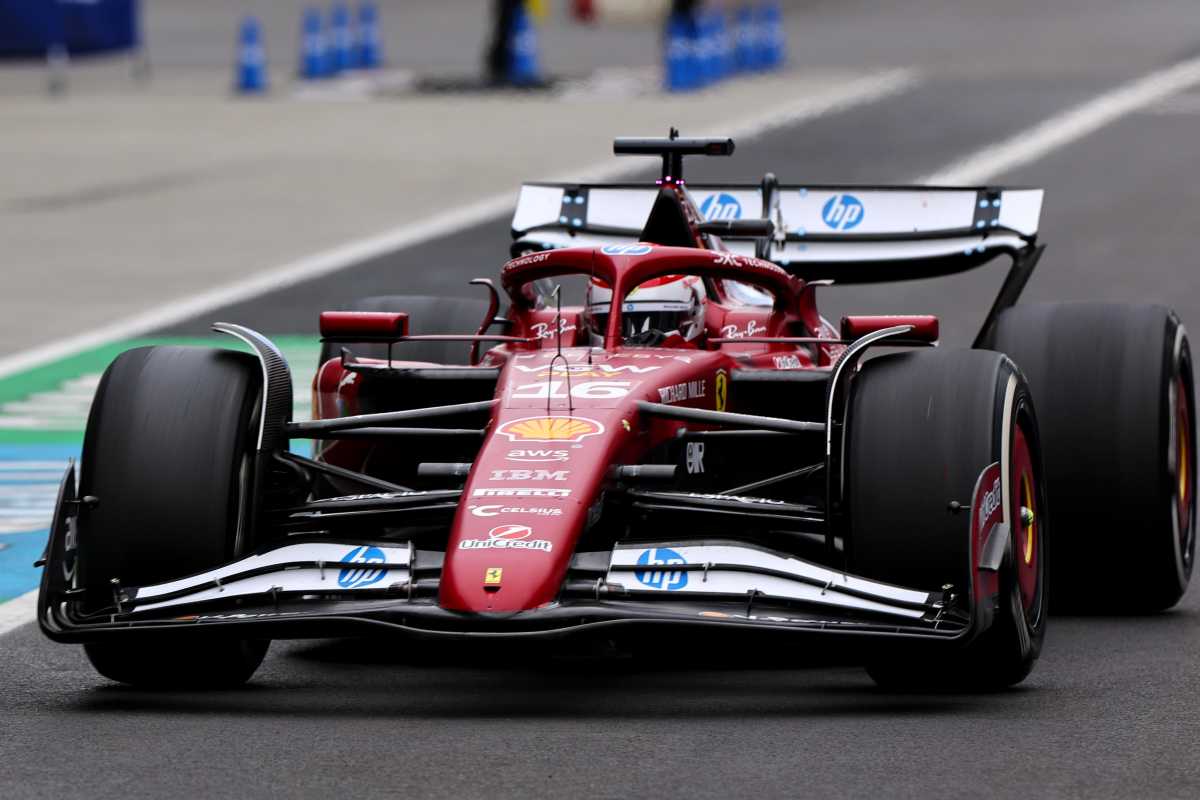 La Ferrari di Leclerc ai box