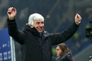 Gasperini esulta e saluta i tifosi