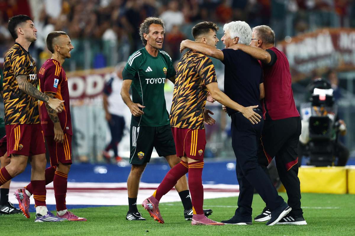 Gasperini abbraccia El Sharaawy dopo la vittoria contro il Bologna