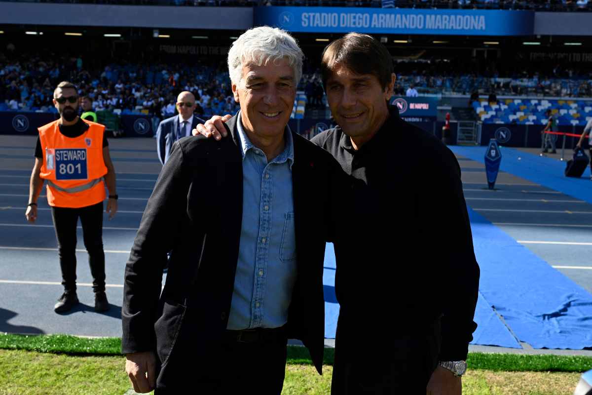 Gasperini abbracciato con Antonio Conte