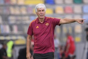 Gian Piero Gasperini dà indicazioni ai suoi