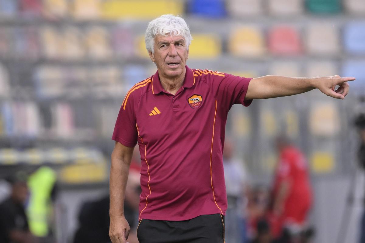 Gian Piero Gasperini dà indicazioni ai suoi