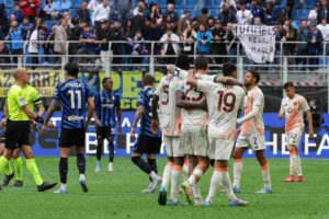 I giocatori di Inter e Roma in campo