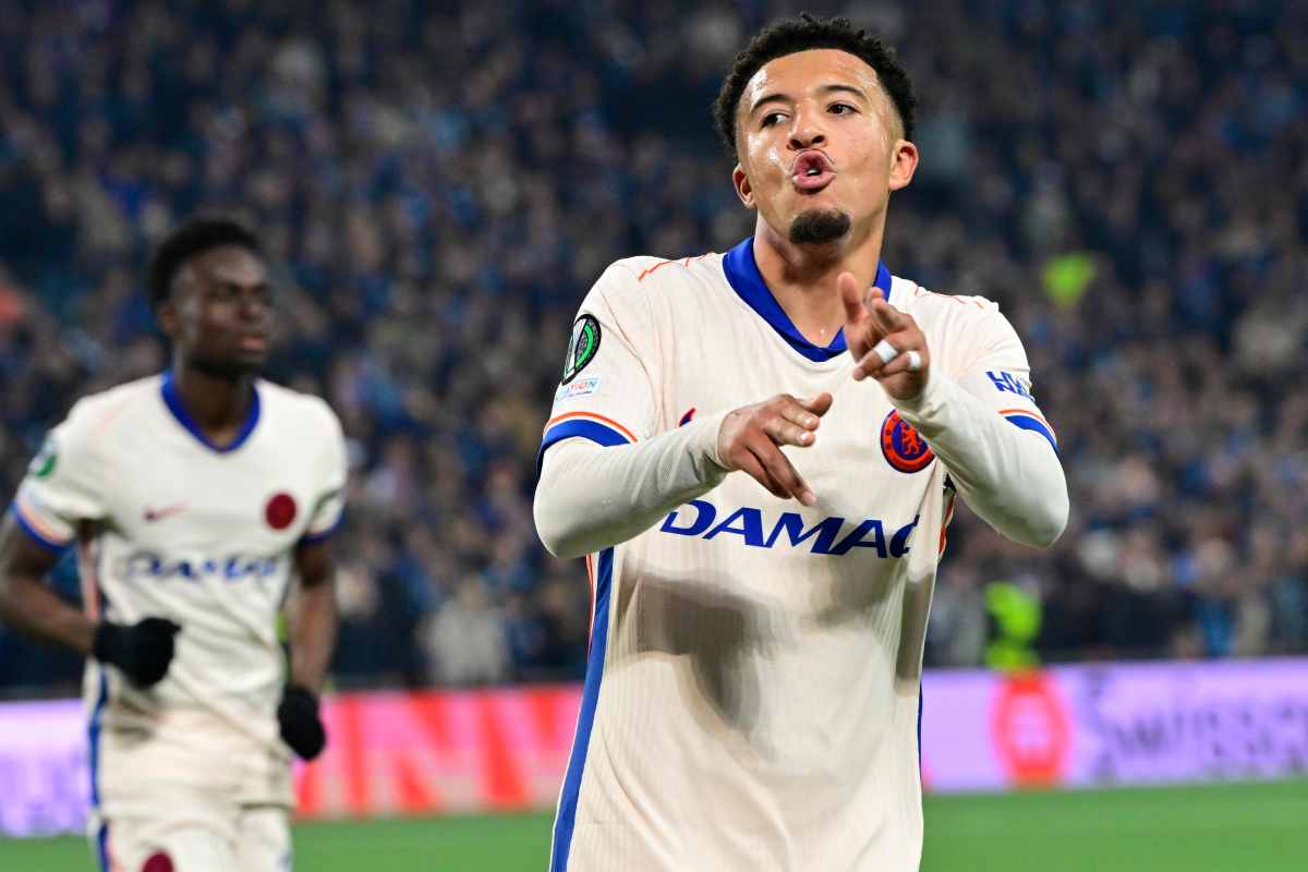 Sancho esulta dopo un gol