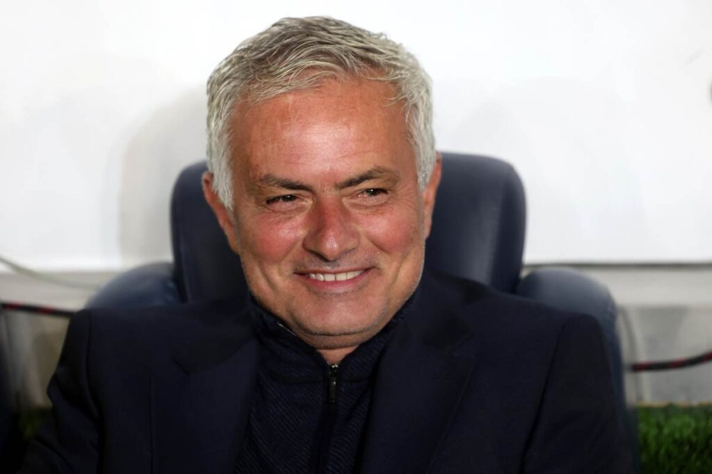 Primo piano sorridente di José Mourinho