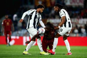 Juventus e Roma in campo all'Olimpico