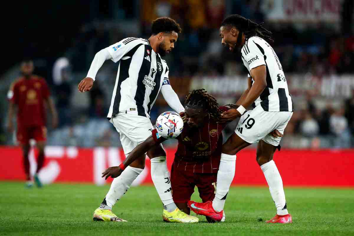 Juventus e Roma in campo all'Olimpico