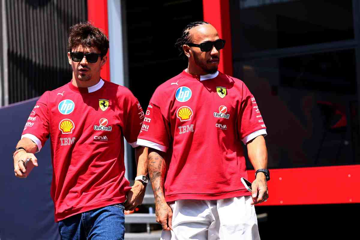 Leclerc e Hamilton in pitlane