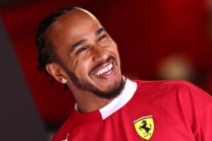 Primo piano di Lewis Hamilton sorridente