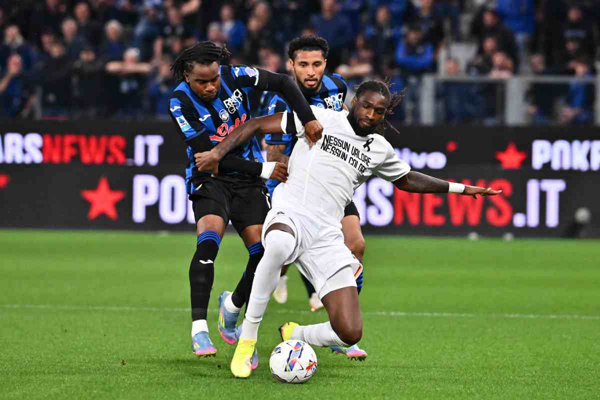 Lookman con la maglia dell'Atalanta