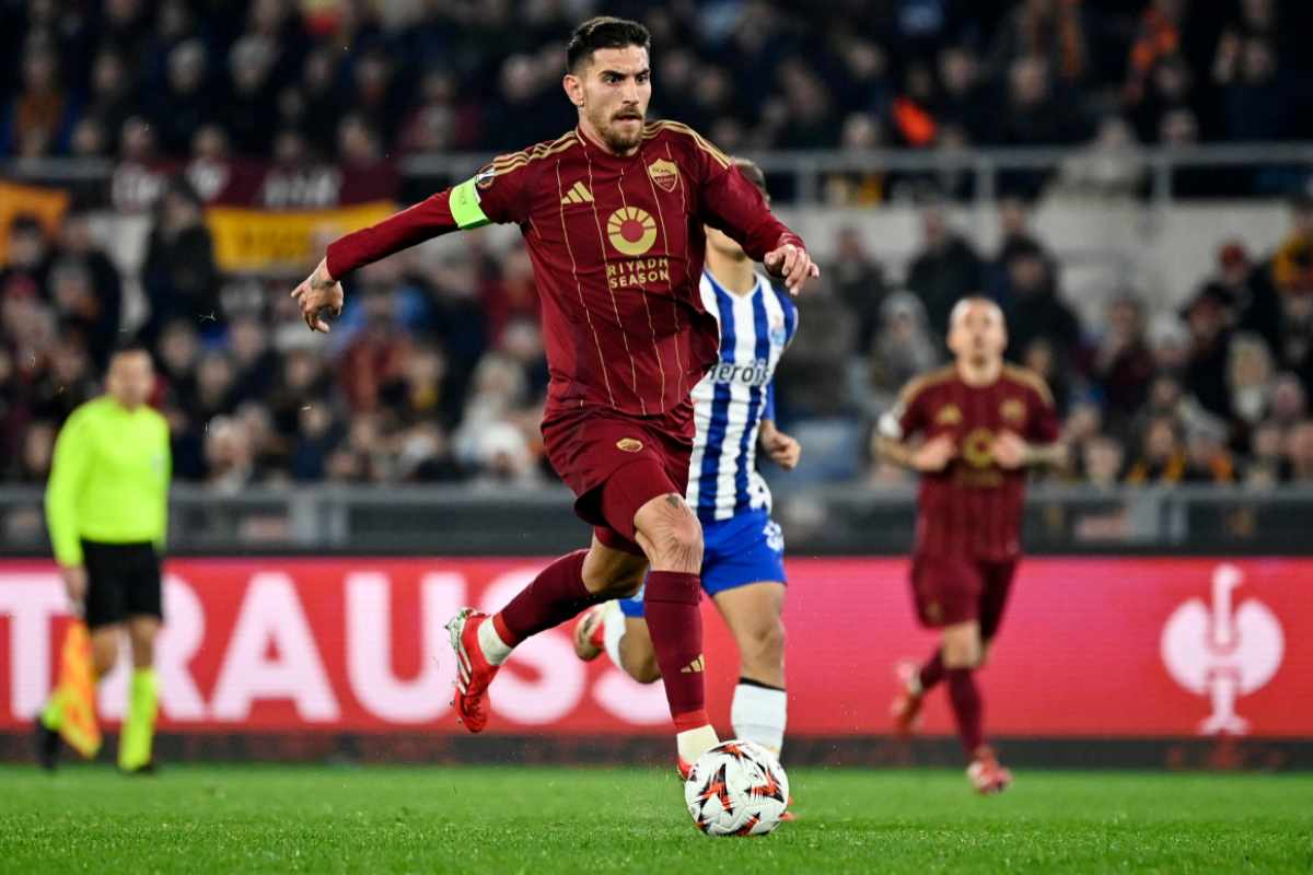 Lorenzo Pellegrini in campo con la Roma