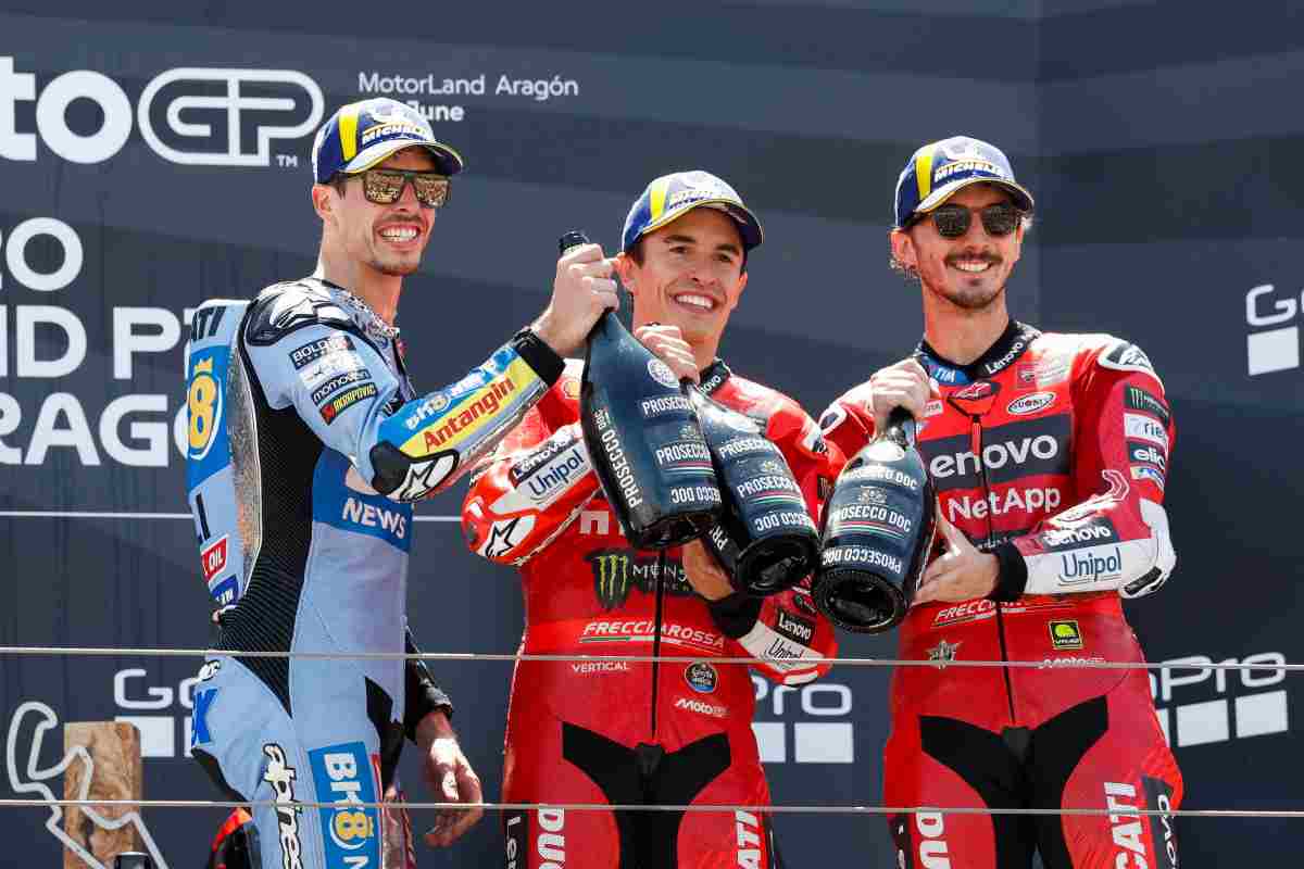 i fratelli Marquez con Bagnaia