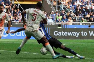 NDicka in campo contro l'Inter