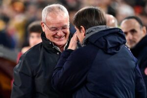 Ranieri e Conte sorridono a bordo campo