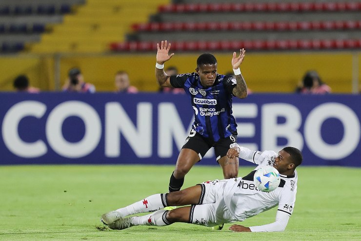 Rayan in azione in Copa Sudamericana con il Vasco da Gama