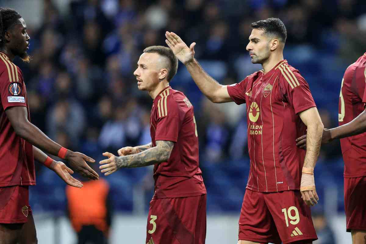 Celik esulta con i compagni in campo