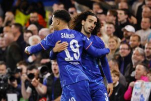Sancho con la maglia del Chelsea