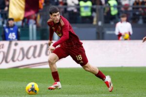Matias Soulé in azione con la maglia della Roma